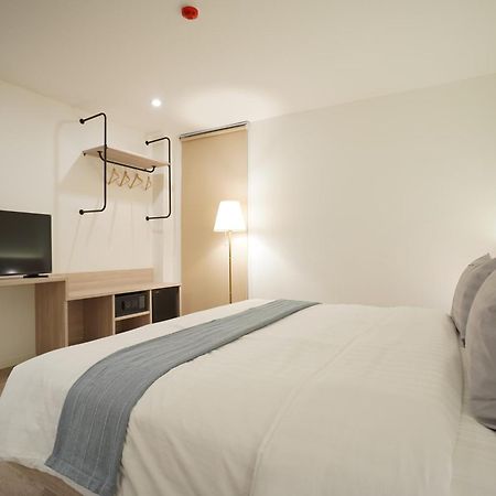 E11 Hotel - Bts Punnawithi Bangkok Extérieur photo